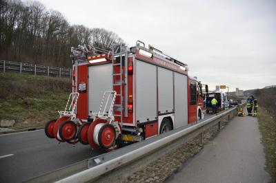 Plochingen: Pkw rollt in den Neckar und verschwindet - Pkw gefunden, Einsatz fuer heute beendet